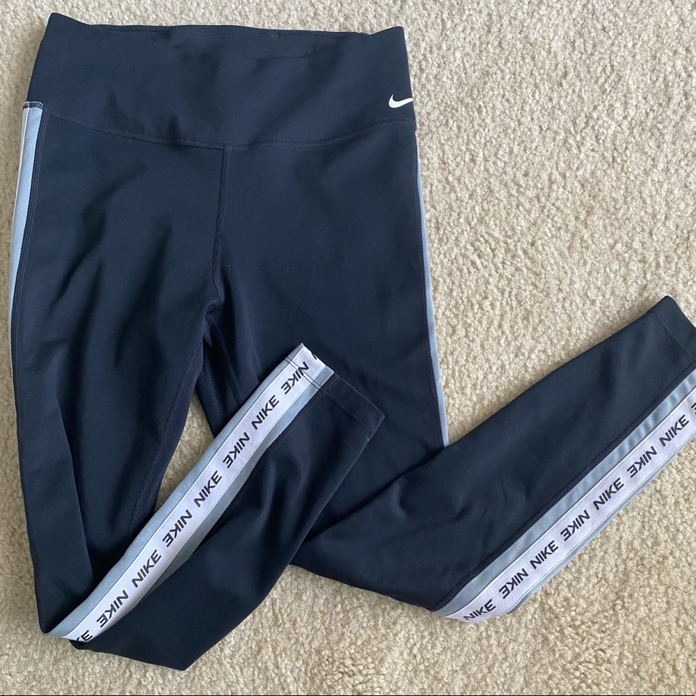 Nike Women’s Dri Fit Black Leggings. Size:M